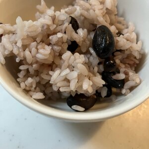 昆布だし☆小粒黒豆ご飯